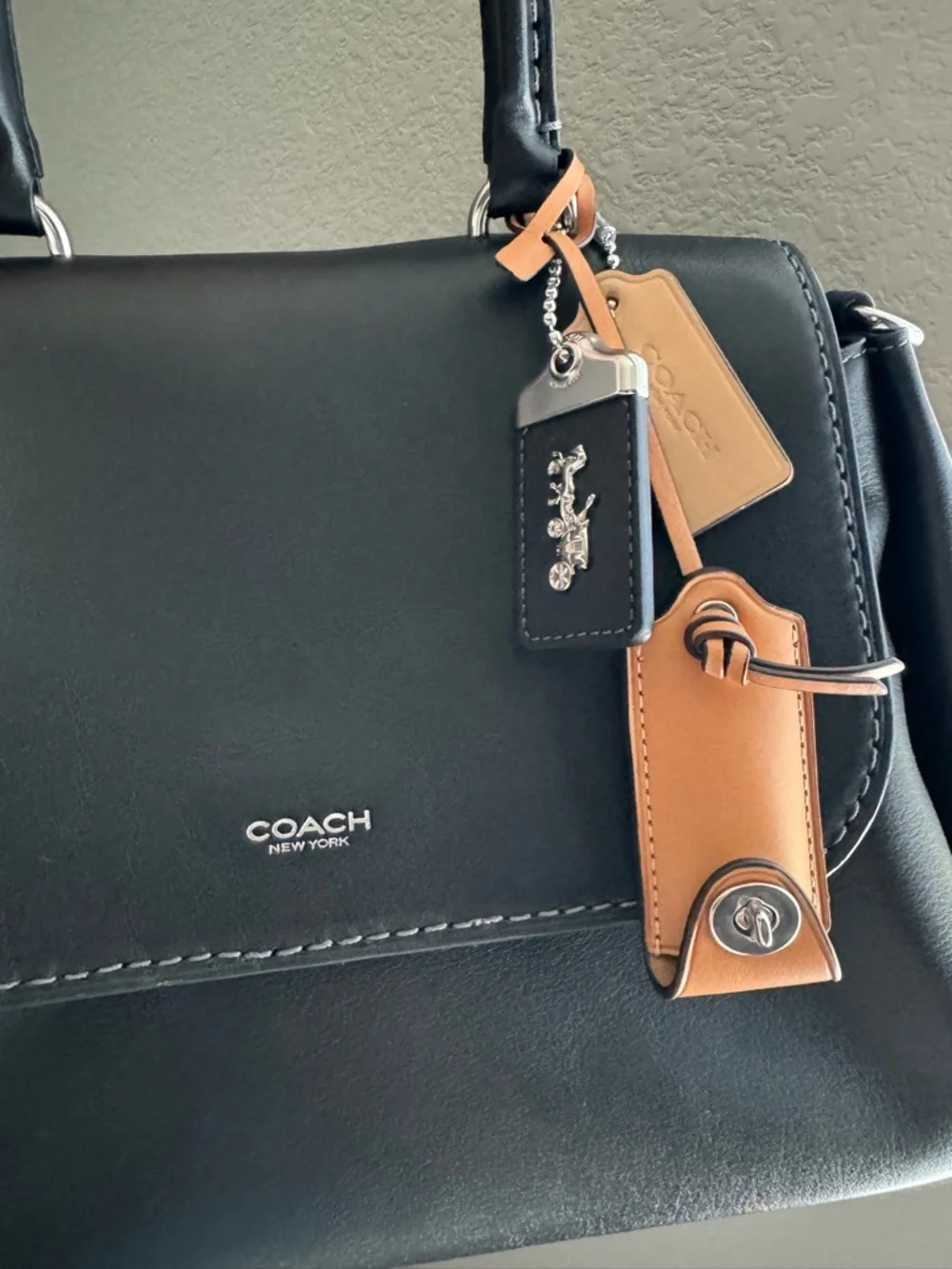 COACH Slouchy Rogue 🖤💀 black/silver overseas exclusive. - Picture 7 of 10